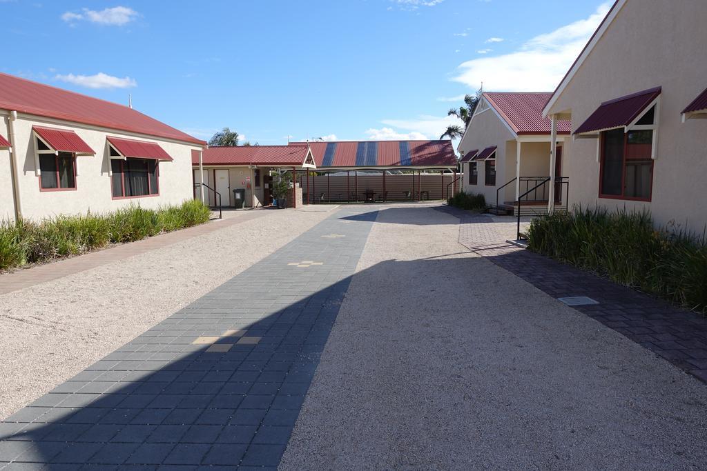 Port Vincent Motel & Apartments Екстериор снимка